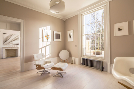 Глубокоматовая краска для стен и потолков Dulux Diamond Extra Matt